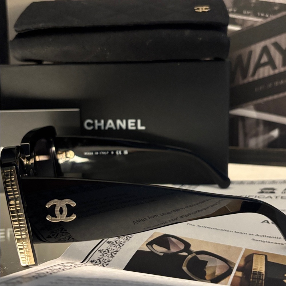 CHANEL Elegant Black Sunglasses Full inclusion with COA - Picture 11 of 16